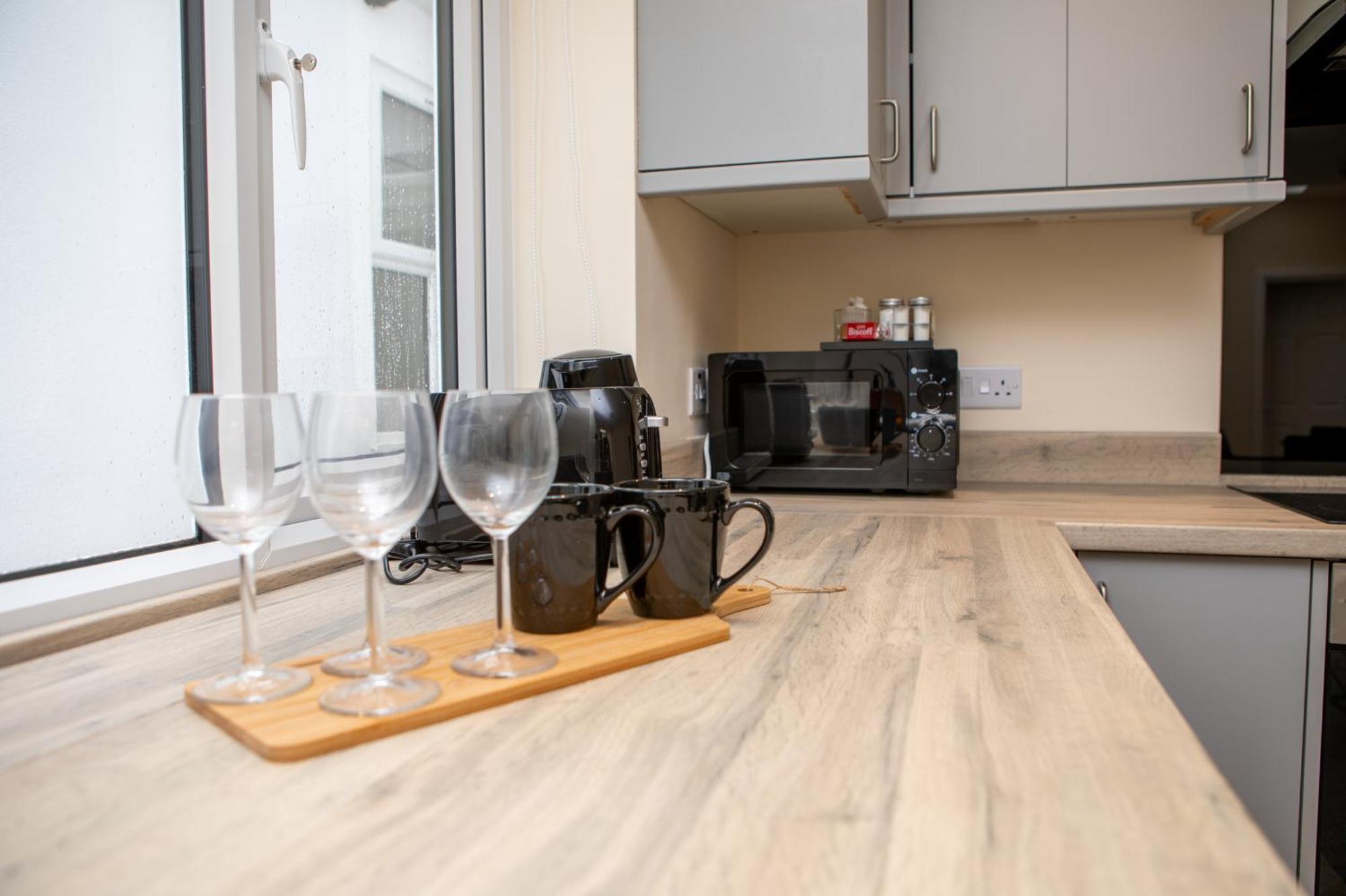 Modern Apartment Free Off Road Parking 2X Double Rooms Suite 11 นอตติงแฮม ภายนอก รูปภาพ